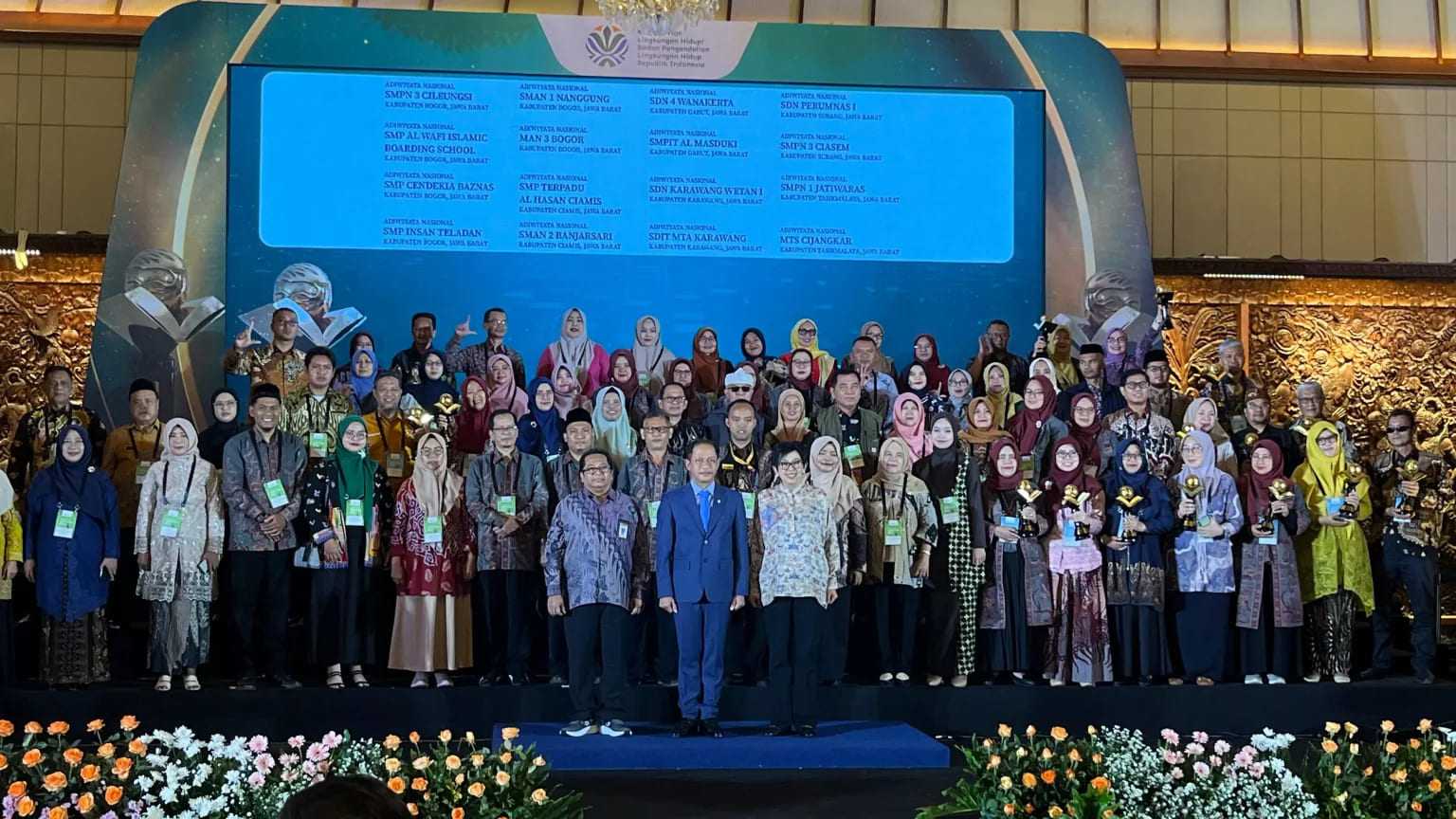 SMPIT Al Mashduqi Garut Raih Penghargaan Sekolah Adiwiyata Nasional 2025